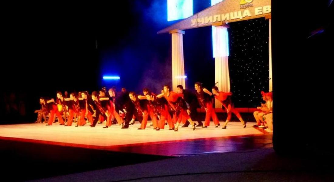ТФ „Зареница“ участва в юбилеен концерт на училище „Европа“