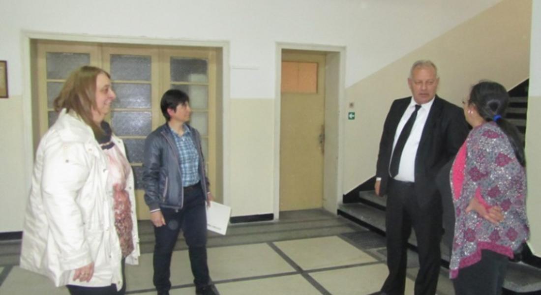 Кметът Николай Мелемов дари на Професионалната гимназия по приложни изкуства  баскетболни съоръжения