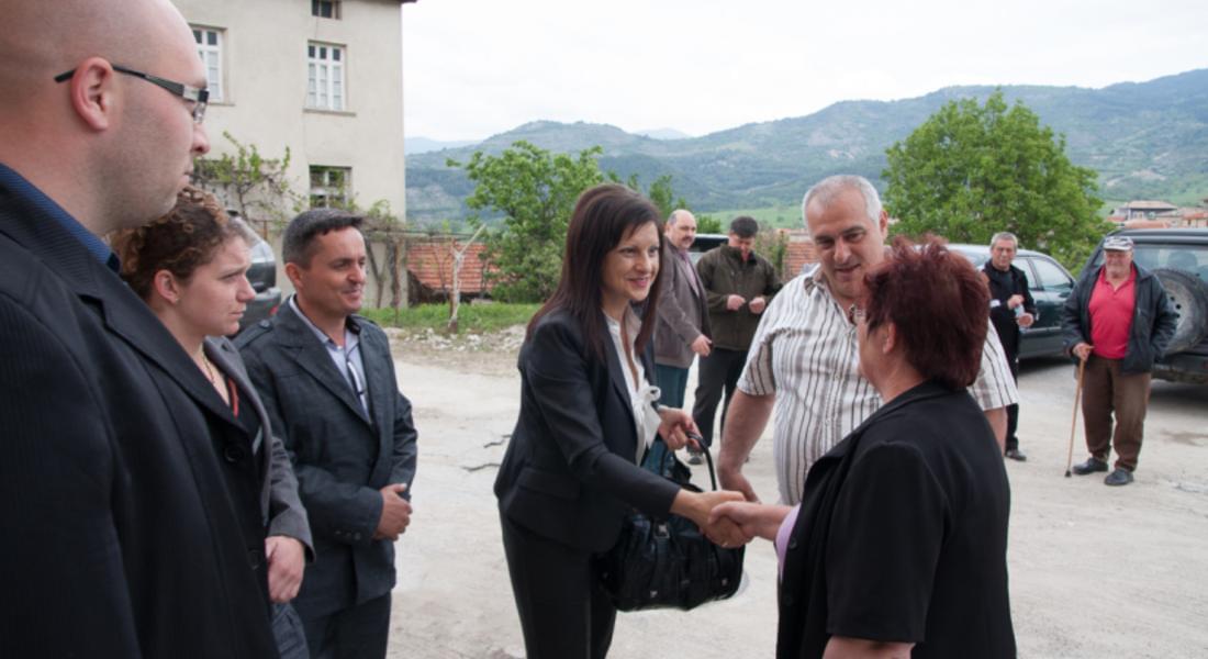 Кандидатът за депутат на ГЕРБ Росица Караджова: Видях в правителството на ГЕРБ правилно отношение към образованието