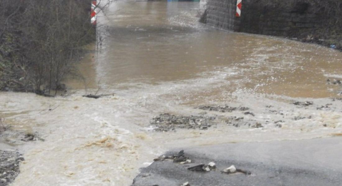 АПИ: Над 10 млн. лв. са щетите върху пътищата от наводненията и проливните дъждове