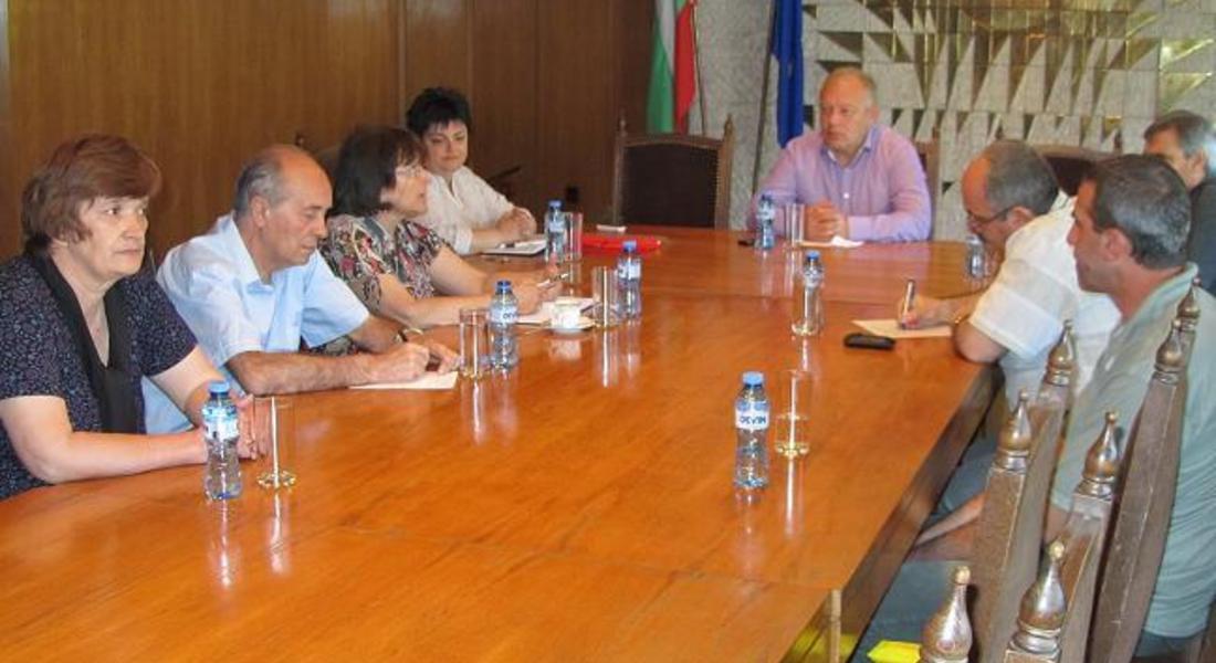 Регулярни срещи по проблеми в образованието уговориха кметът Николай Мелемов и представители на синдикатите
