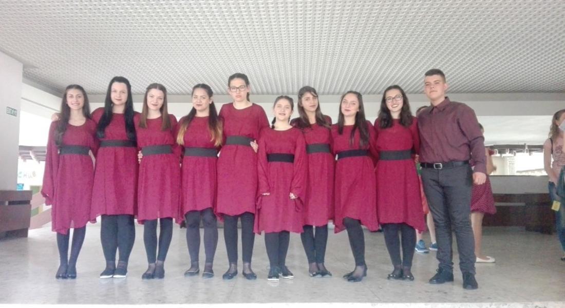 Талантливи деца от Смолян участваха в VI Национален конкурс за популярна песен „15 лалета“ в Хисаря