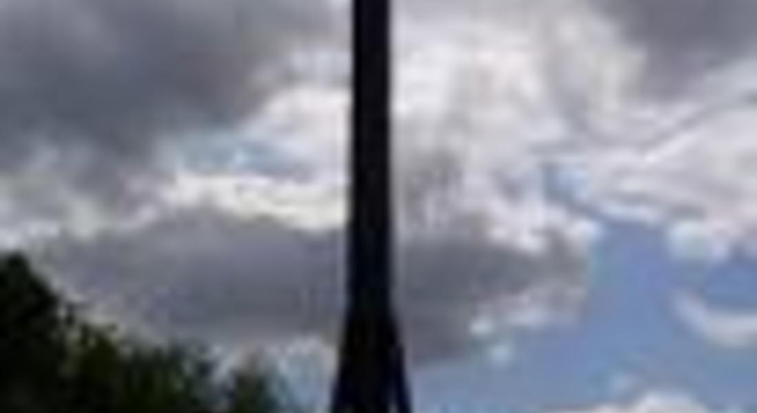 Над 10 метра кръст освещават в Смолянският квартал Устово 