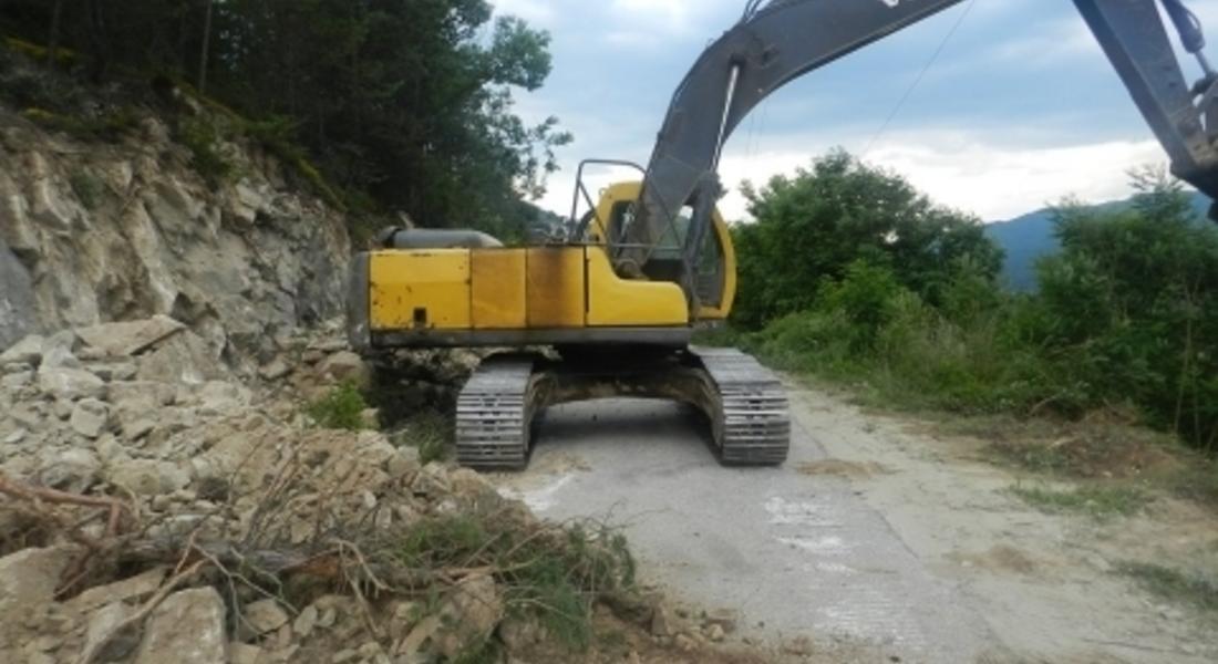 До 5 юли движението по пътя Асеновград - Чепеларе ще се ограничава поетапно за отстраняване на камъни