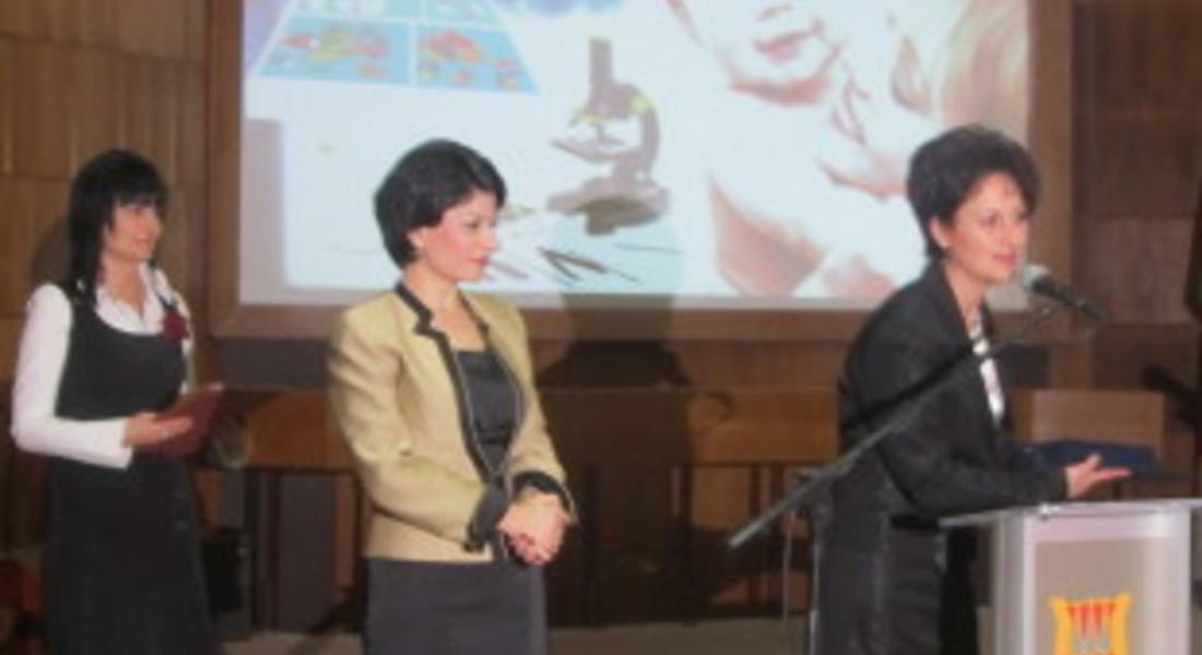 Министър Атанасова подписа договорите за финансиране на лечебните заведения