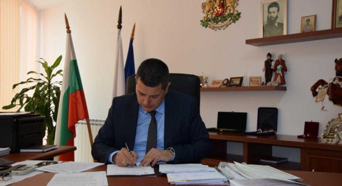 Кметът Боян Кехайов подписа договор за реализирането на социален проект в община Неделино