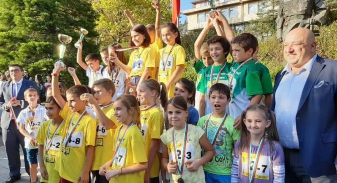 600 деца участваха в традиционната лекоатлетическа щафета, посветена на Освобождението на Родопите
