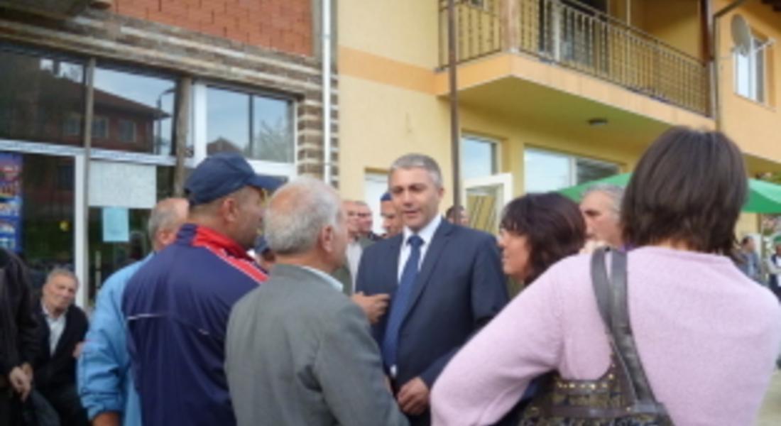 Мустафа Карадайъ присъства на празничната молитва в родното си село Борино