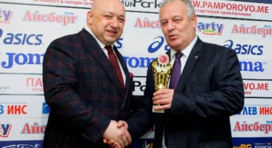 Кметът Николай Мелемов получи награда за принос в развитието и утвърждаването на спорта за учащи 