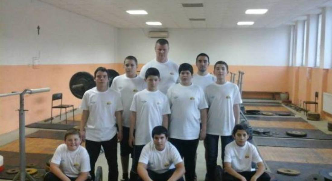 Тежкоатлет на Величко Чолаков спечели първа републиканска титла в Асеновград
