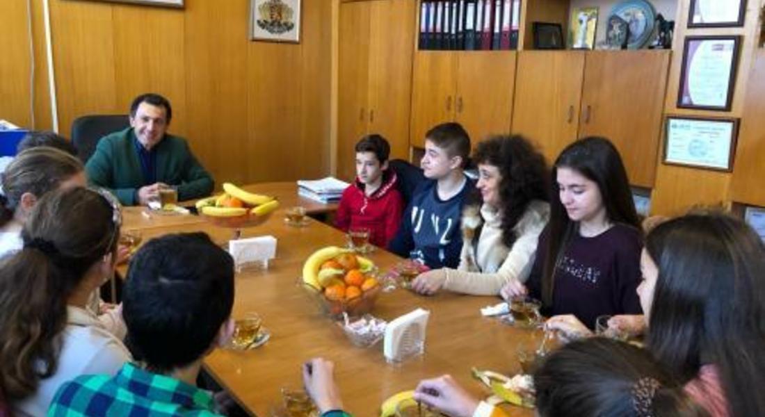 Ученици пиха чай с Кмета на Община Златоград