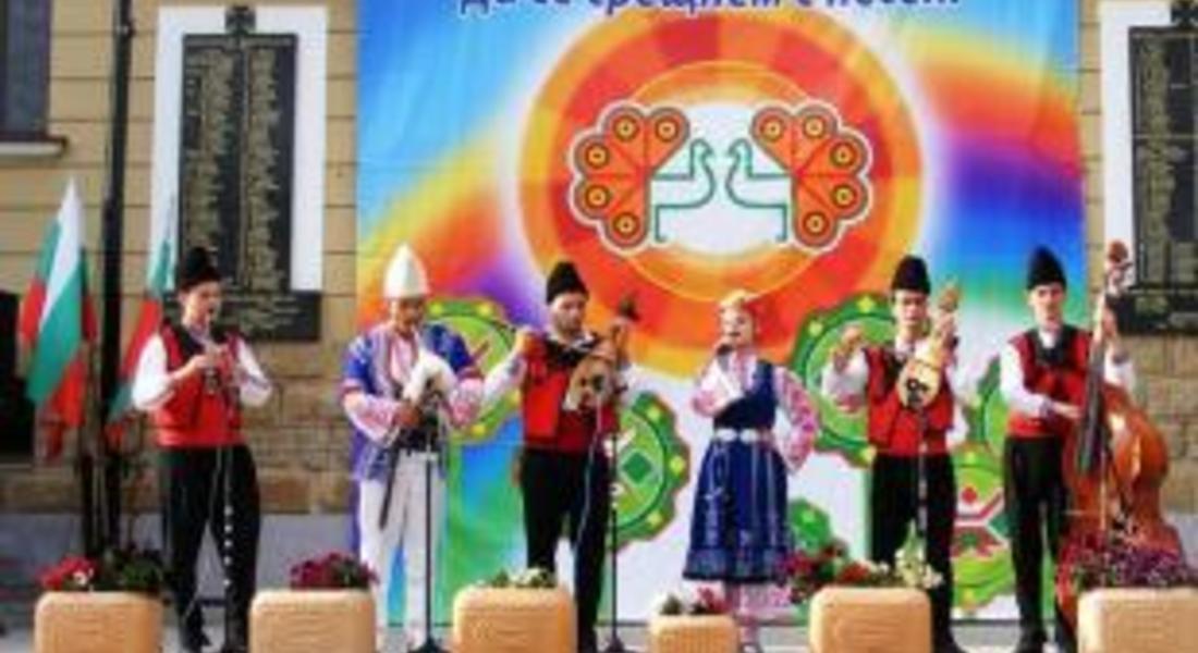Национално училище за фолклорни изкуства „Широка лъка” с концерт за празника Песпонеделник