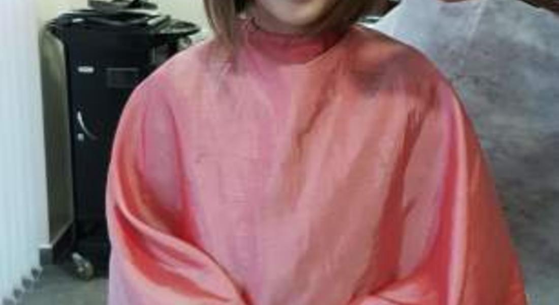 9 – годишно дете дари косата си за онкоболни  