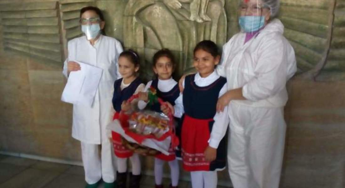 Децата от ДГ „Веселушко“ дариха с мартеници лекари и пациенти в смолянската болница