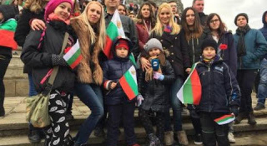            Ученици  от Доспат и Кочан взеха участие в националните тържества на трети март на Шипка