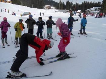 473 деца от общините Смолян и Чепеларе включени в Програмата „Научи се да караш ски”