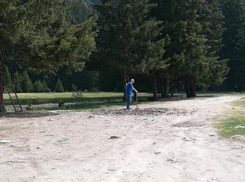 Почистиха "Тревистото езеро" на Смолянски езера и около параклиса "Св.Дух"