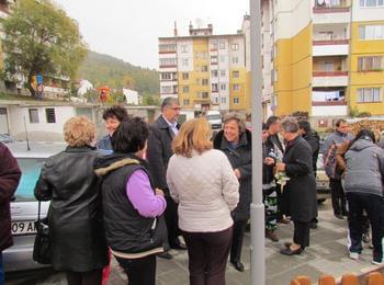 Дора Янкова бе специален гост на откриването на три нови детски площадки в Смолян