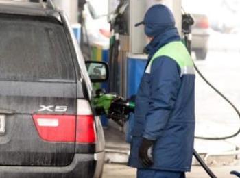 Бензинът гони рекордните 2,40 лв. за литър