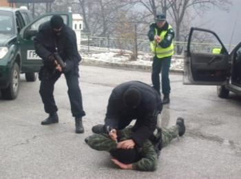 Задържани са двама българи и един грък в опит да преминат незаконно границата с Гърция