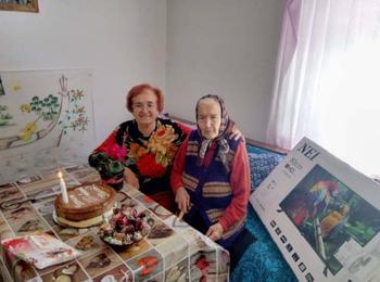  Напук на пандемията, баба Йордана от с.Орехово стана на 100 години, посрещна и гости! 