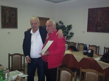 Кметът Николай Мелемов  отличи  футболните ветерани на „Родопа”
