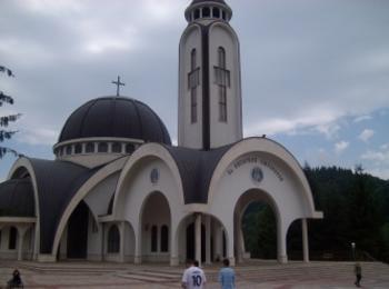 Видинският митрополит Дометиан пристига в родната си Хасовица