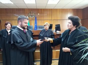 Крум  Гечев официално встъпи в длъжност "младши съдия"