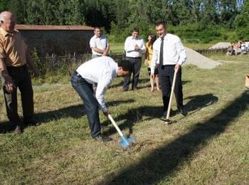 Спортният министър и кметът на Златоград направиха първа копка на спортна площадка