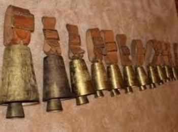 Чанове и мечове за над 1000 лева откраднаха от къща в смолянското село Славейно