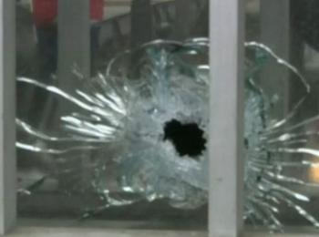 Касапница в Париж: Въоръжени с калашници избиха хора в редакцията на сатирично списание