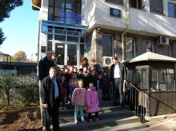 20 малчугани от детска градина “Снежанка” посетиха сградата на РУ - Златоград