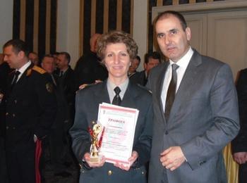 Гл.пожарникар Юлия Таипова е победител в един от разделите в конкурса „Пожарникар на годината” за 2011г.
