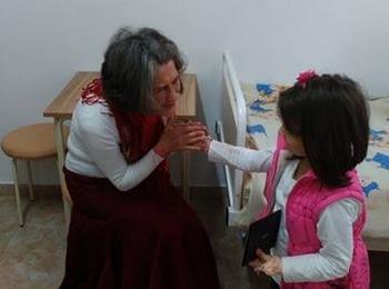 Баба Марта зарадва малчуганите в детско отделение на МБАЛ „Д-р Братан Шукеров”