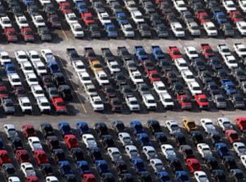 Търговците на автомобили не искат да си спомнят за август