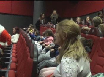 Деца със специални потребности се събраха на празник в театъра