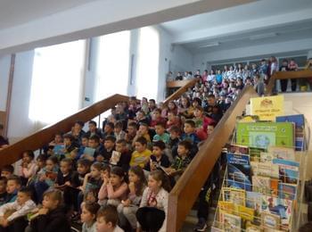 Учениците от ОУ „Иван Вазов“ отбелязаха Световния ден на книгата по интересен и нетрадиционен начин