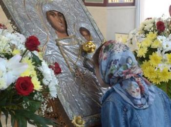 Чудотворната икона на св. Богородица „Златна ябълка“ остава в Смолян до петък следобед