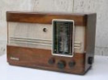 Съби Мезински от Смолян притежава най-голямата колекция от ретро радиоапарати