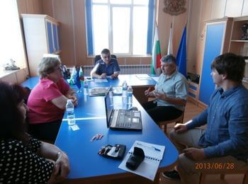 Кметът на Доспат търси възможности за намиране на работа на безработни от общината в Чехия