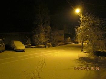 Усложнена е пътната обстановка в общините Смолян и Чепеларе след падналият тази нощ сняг