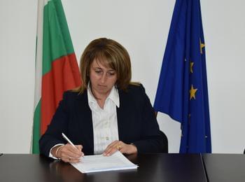 	Кметът Славка Чакърова подписа договор за социален проект „Шанс за по-добър живот в община Чепеларе“