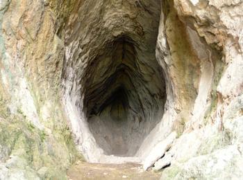 Археолози откриха пещера-утроба край Златоград