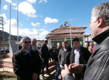  Кметът на община Доспат се срещна с жителите на селата Късак и Барутин