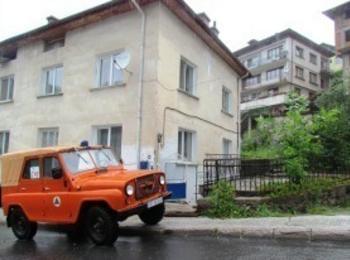 Пожарникари отводняваха гараж в Златоград