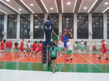 В истинска волейболна фиеста се превърна срещата между отборите на „Родопа”  и националите  