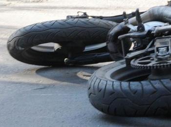 Мотоциклетист се блъсна в мантинела на пътя Смолян-Стоиките, транспортиран е за лечение в София