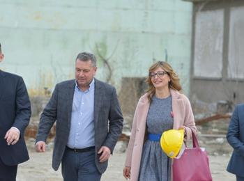  Екатерина Захариева: С подкрепата на ГЕРБ немски автомобилен гигант отваря 1200 работни места в Пазарджик