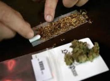 Полицията намери и иззе 28 грама марихуана от млад мъж в Смолян