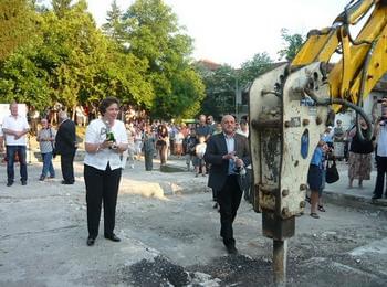 Дора Янкова и Томислав Дончев направиха първа копка на Стария център в Смолян